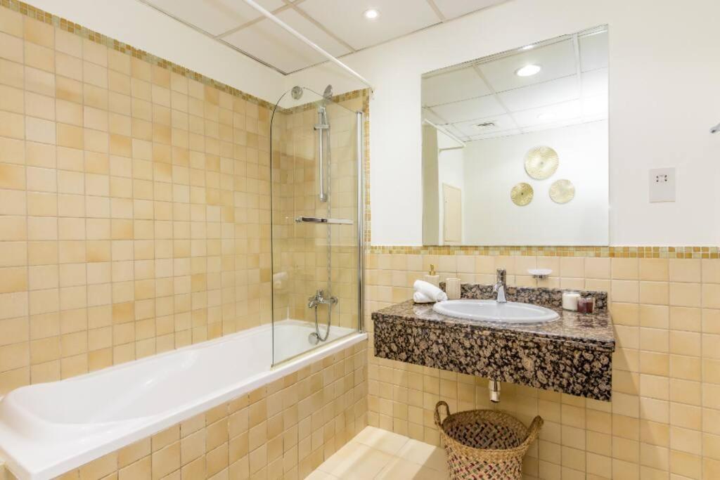 The Premium Jbr Sea View Luxury Suite Awarded "Traveller Award 2025" Дубай Экстерьер фото