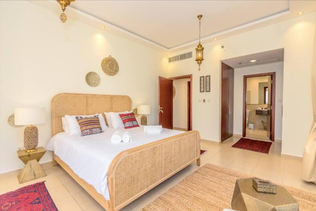 The Premium Jbr Sea View Luxury Suite Awarded "Traveller Award 2025" Дубай Экстерьер фото